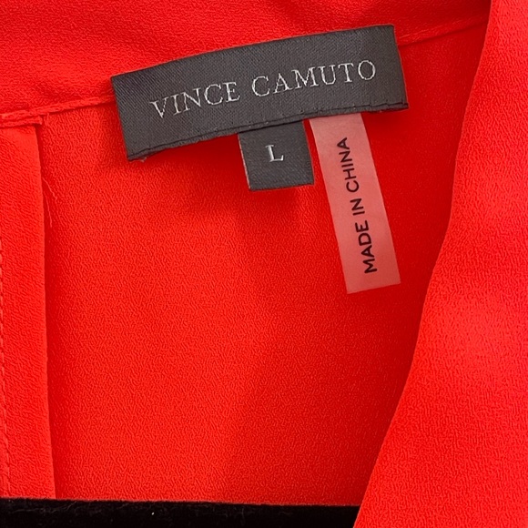 NWT Vince Camuto sleeveless V-neck blouse with pleats IN CORAL color Size Large - Picture 4 of 8